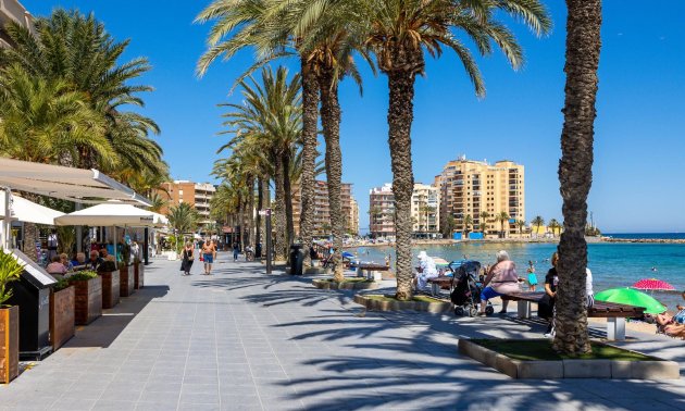Resale - Apartment / flat -
Torrevieja - Playa del Cura