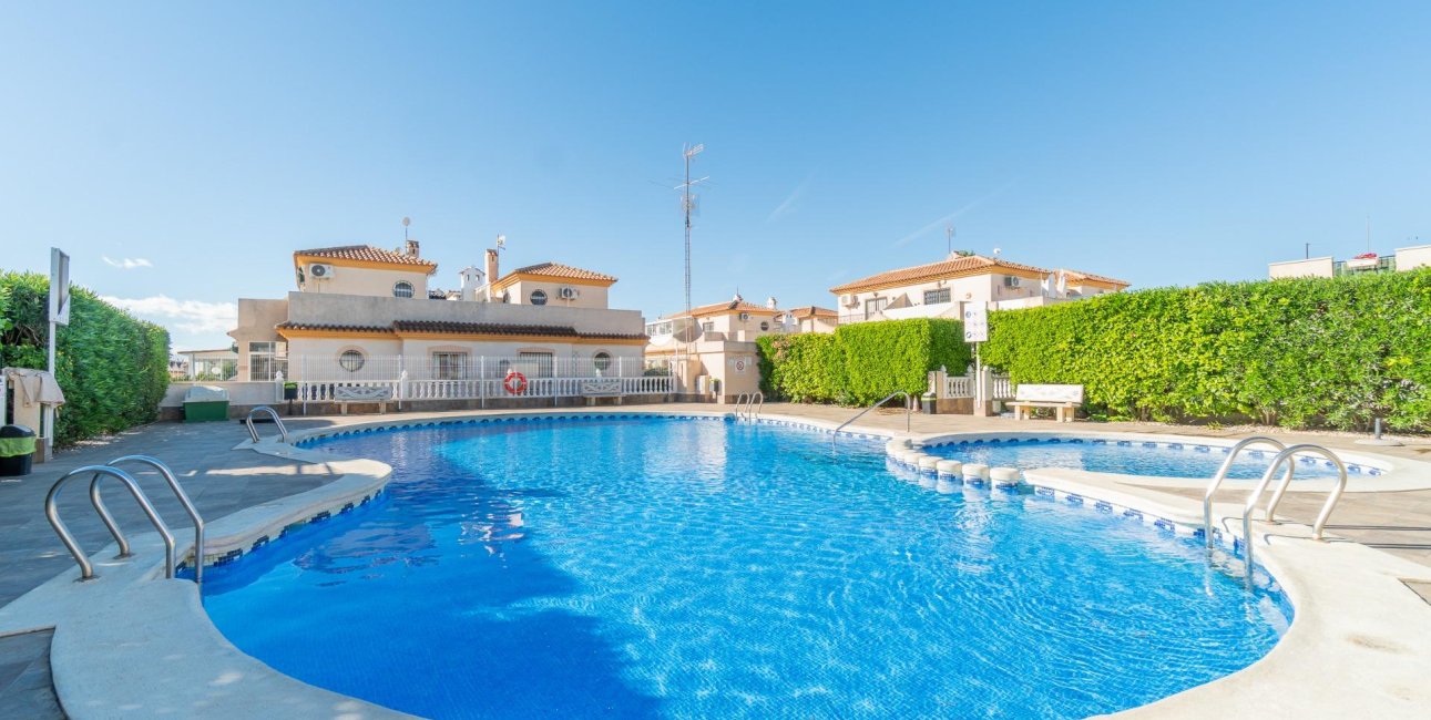 Reventa - Villa -
Orihuela Costa - Playa Flamenca