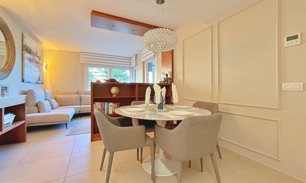 Rynek wtórny - Mieszkanie  -
Torrevieja - Punta prima