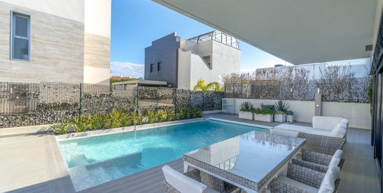 Resale - Villa -
Orihuela Costa - Agua Marina