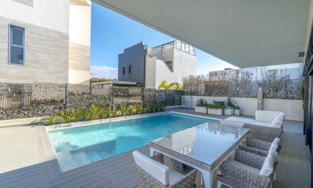 Resale - Villa -
Orihuela Costa - Agua Marina