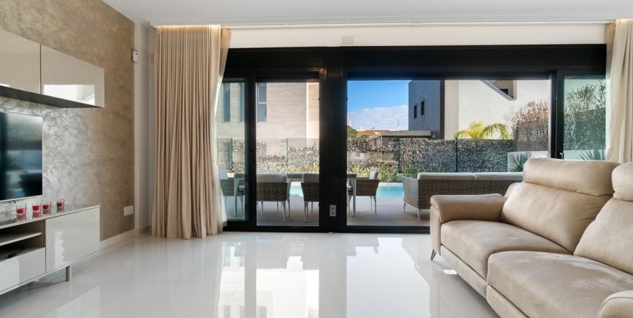 Resale - Villa -
Orihuela Costa - Agua Marina