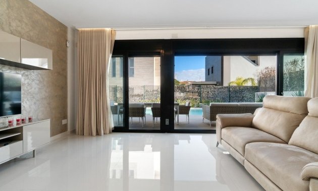 Resale - Villa -
Orihuela Costa - Agua Marina