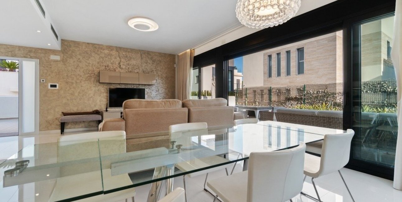 Resale - Villa -
Orihuela Costa - Agua Marina