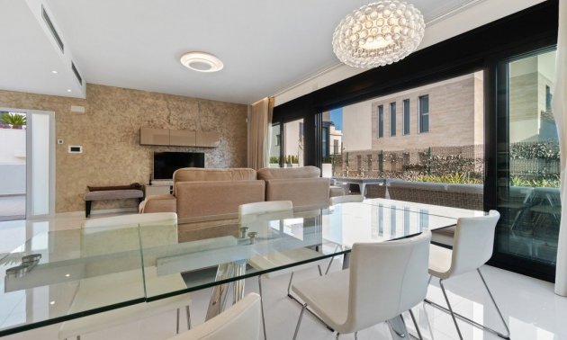 Resale - Villa -
Orihuela Costa - Agua Marina