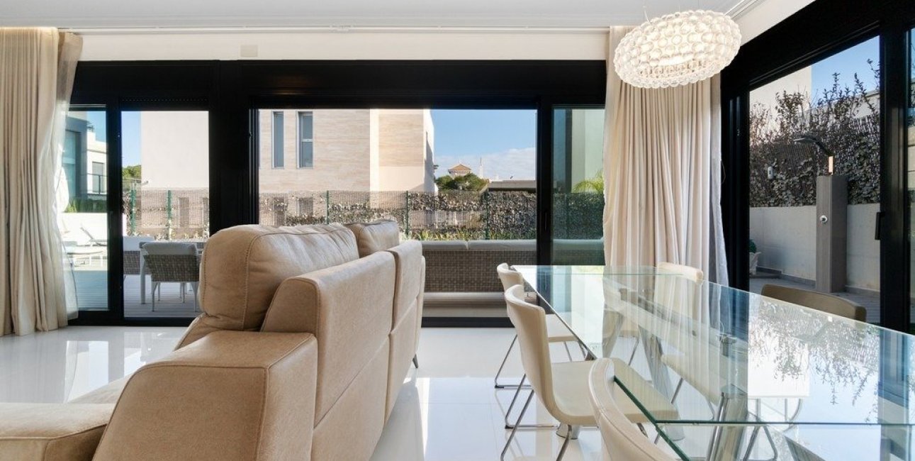 Resale - Villa -
Orihuela Costa - Agua Marina