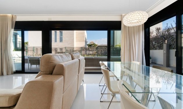 Resale - Villa -
Orihuela Costa - Agua Marina