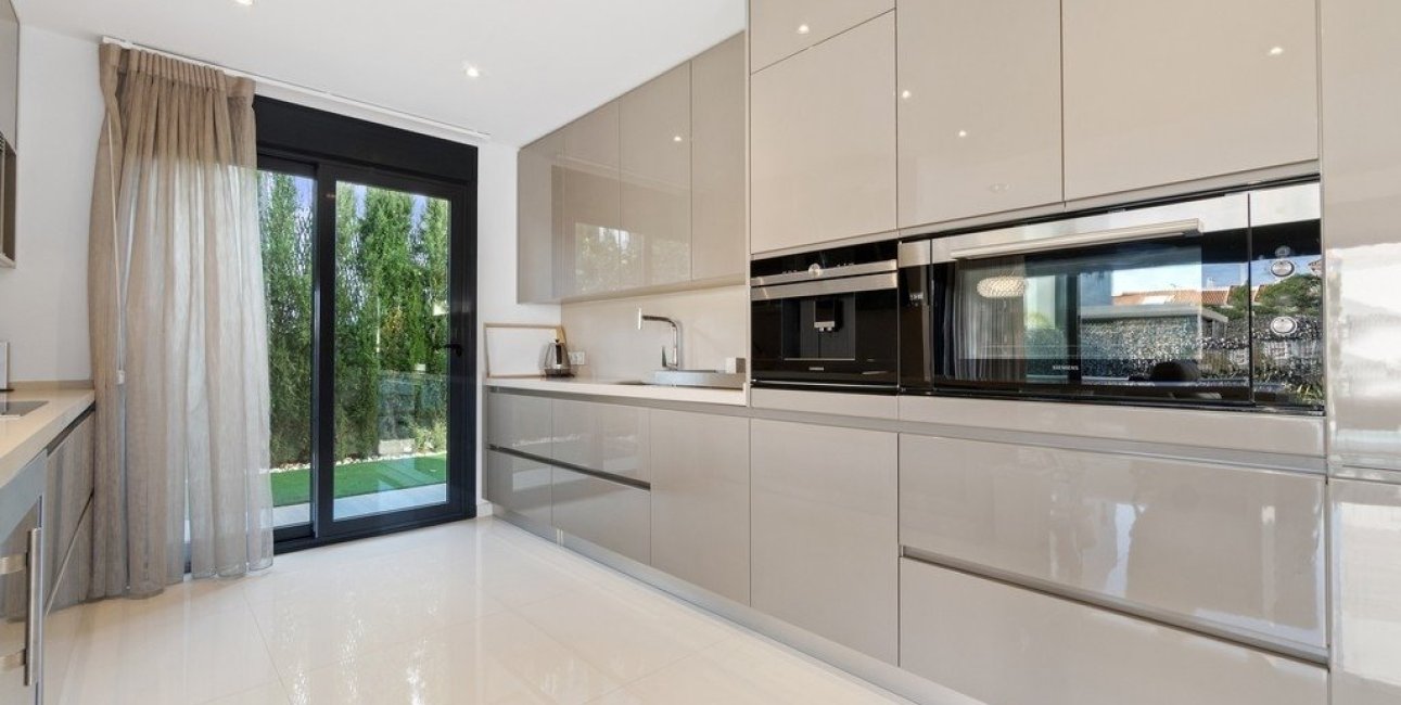 Resale - Villa -
Orihuela Costa - Agua Marina