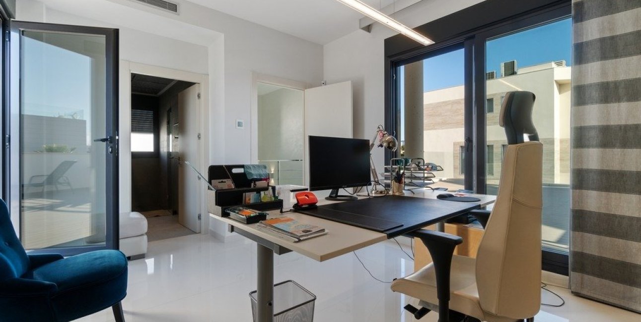 Resale - Villa -
Orihuela Costa - Agua Marina