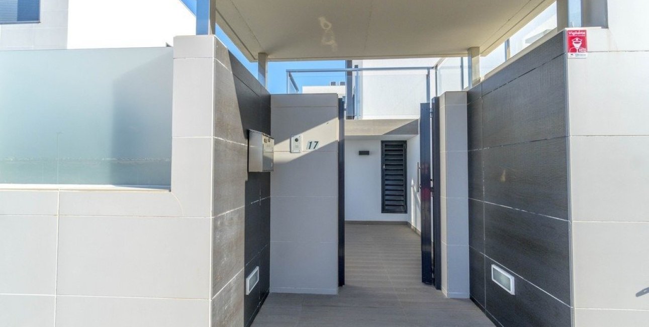 Resale - Villa -
Orihuela Costa - Agua Marina