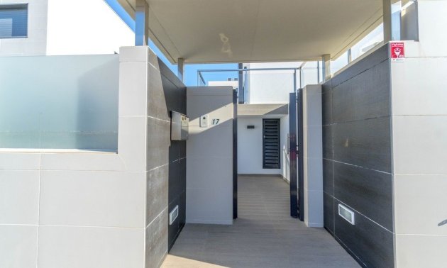 Resale - Villa -
Orihuela Costa - Agua Marina