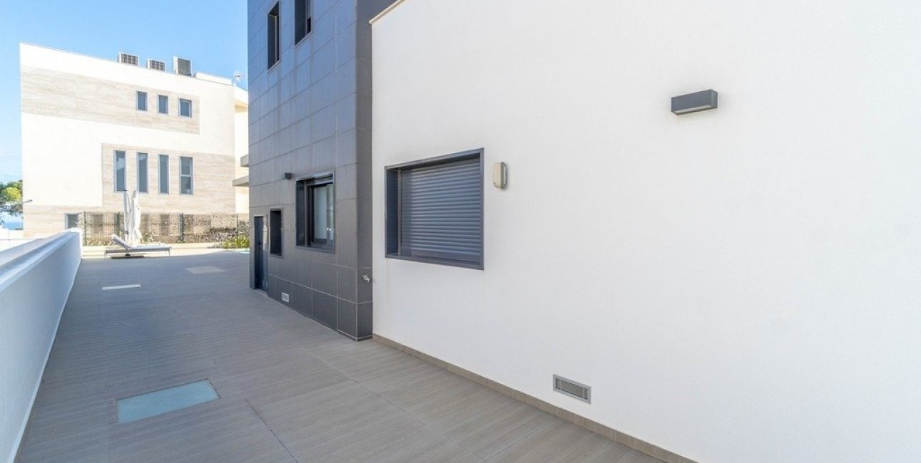 Resale - Villa -
Orihuela Costa - Agua Marina