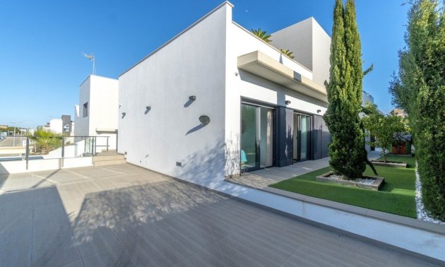 Resale - Villa -
Orihuela Costa - Agua Marina