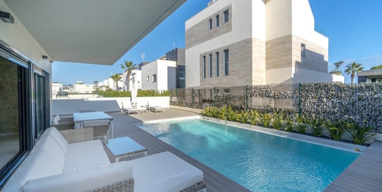 Resale - Villa -
Orihuela Costa - Agua Marina