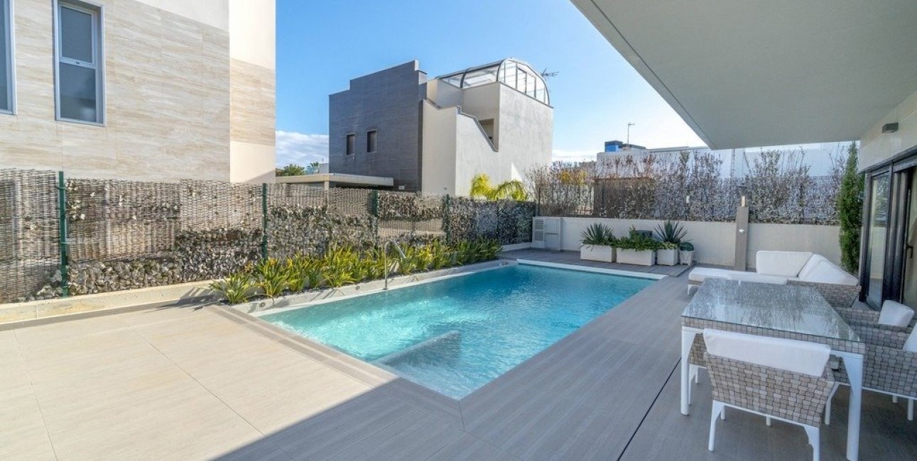 Resale - Villa -
Orihuela Costa - Agua Marina