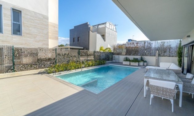 Resale - Villa -
Orihuela Costa - Agua Marina