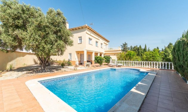 Resale - Villa -
Torrevieja - La Mata