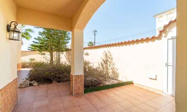 Resale - Villa -
Torrevieja - La Mata