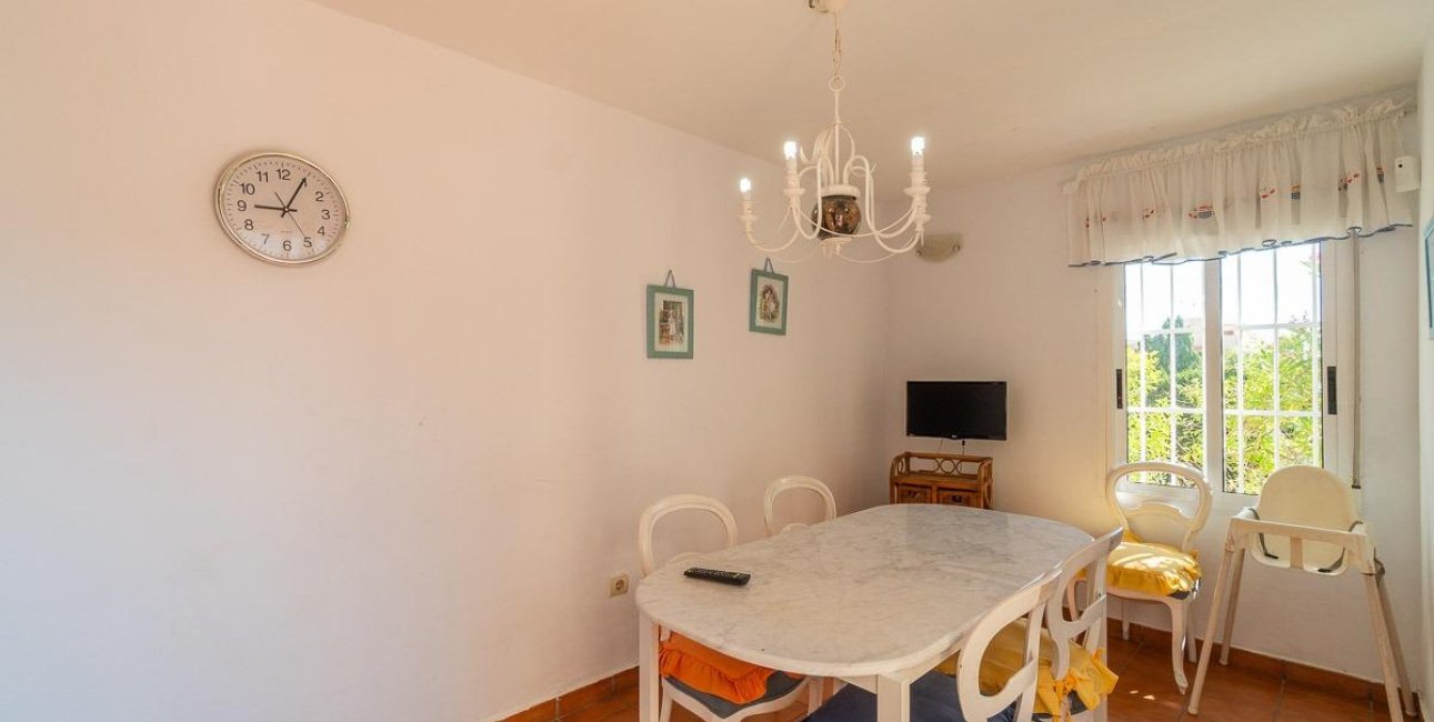 Resale - Villa -
Torrevieja - La Mata