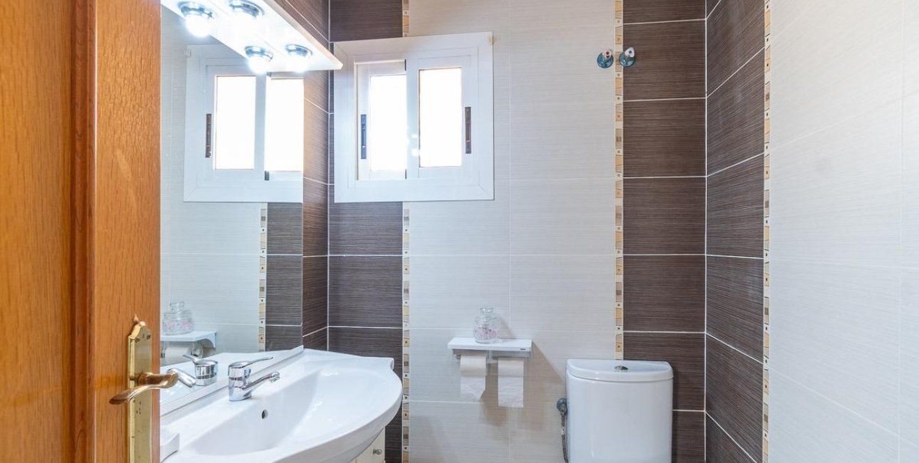 Resale - Villa -
Torrevieja - La Mata