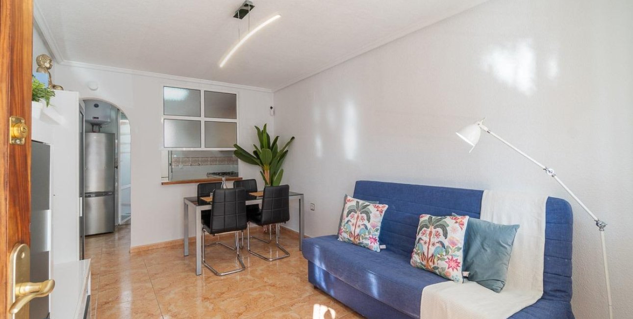 Resale - Villa -
Torrevieja - Torretas  - La Siesta - El Limonar