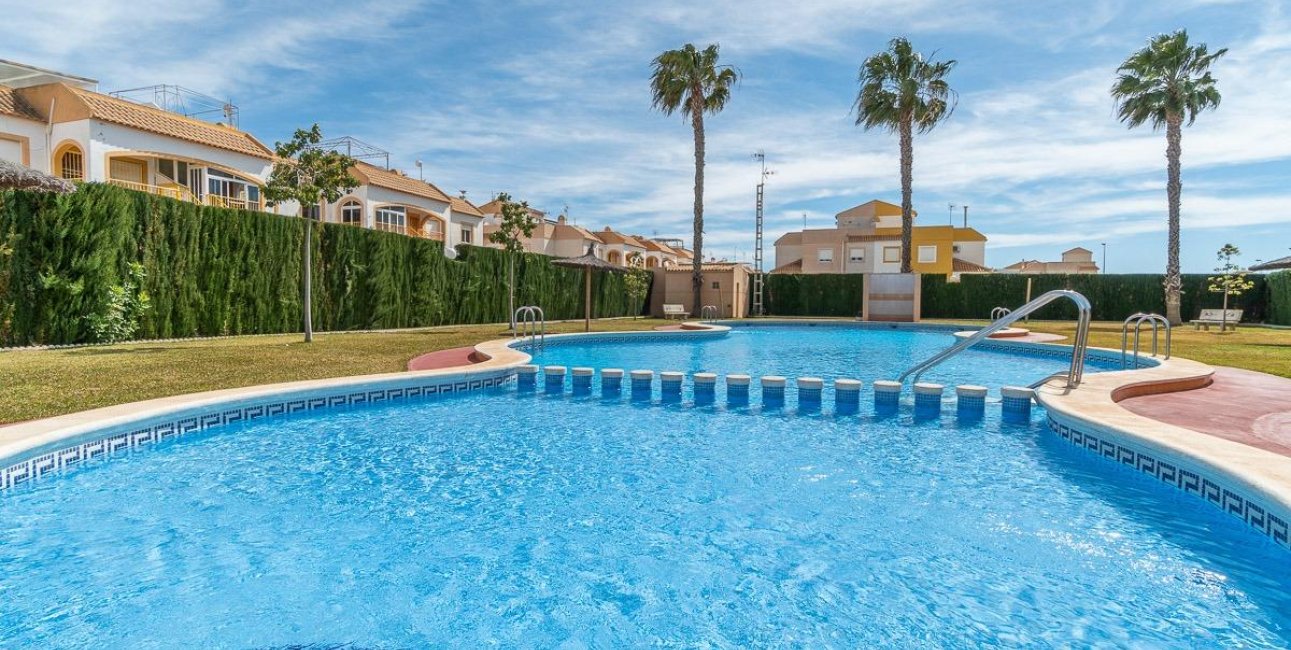 Resale - Villa -
Torrevieja - Torretas  - La Siesta - El Limonar