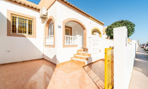 Resale - Villa -
Torrevieja - Torretas  - La Siesta - El Limonar
