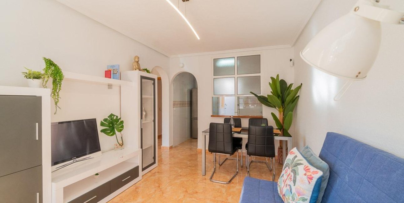 Resale - Villa -
Torrevieja - Torretas  - La Siesta - El Limonar