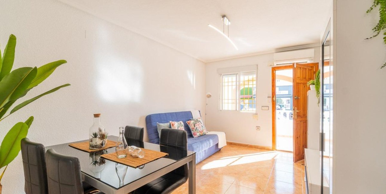 Resale - Villa -
Torrevieja - Torretas  - La Siesta - El Limonar