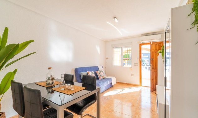 Resale - Villa -
Torrevieja - Torretas  - La Siesta - El Limonar