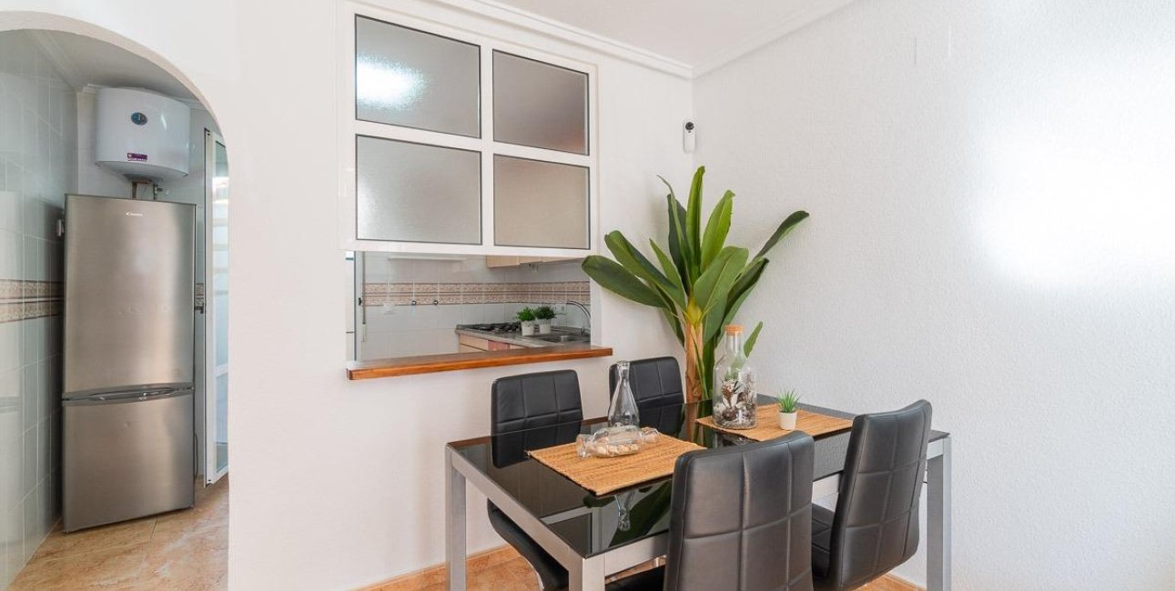 Resale - Villa -
Torrevieja - Torretas  - La Siesta - El Limonar