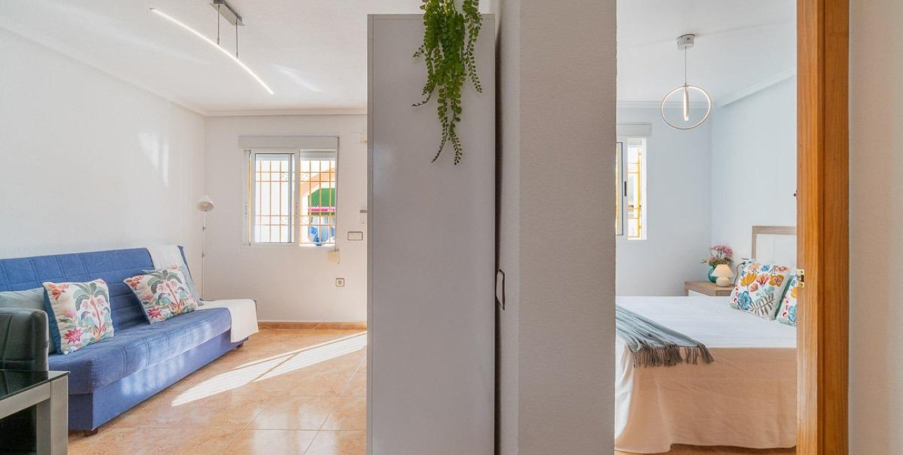 Resale - Villa -
Torrevieja - Torretas  - La Siesta - El Limonar