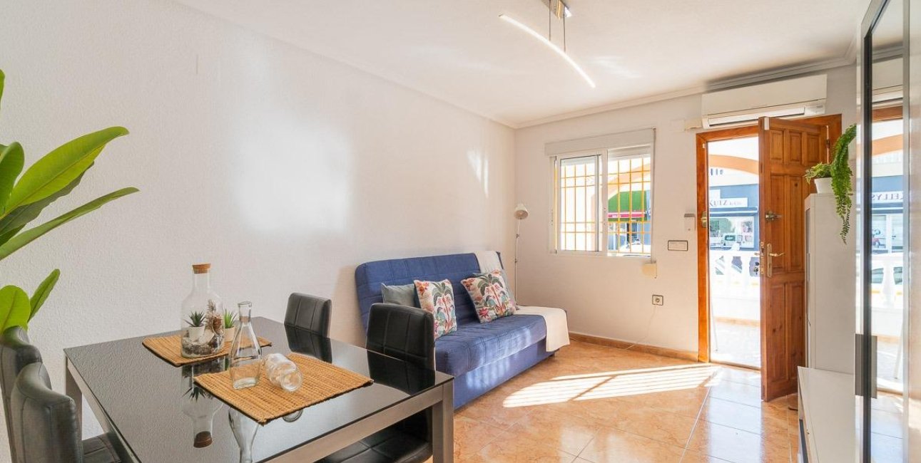 Resale - Villa -
Torrevieja - Torretas  - La Siesta - El Limonar