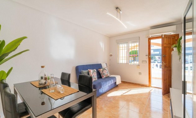 Resale - Villa -
Torrevieja - Torretas  - La Siesta - El Limonar