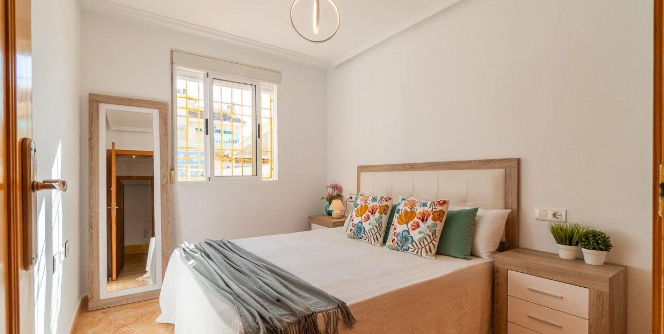 Resale - Villa -
Torrevieja - Torretas  - La Siesta - El Limonar