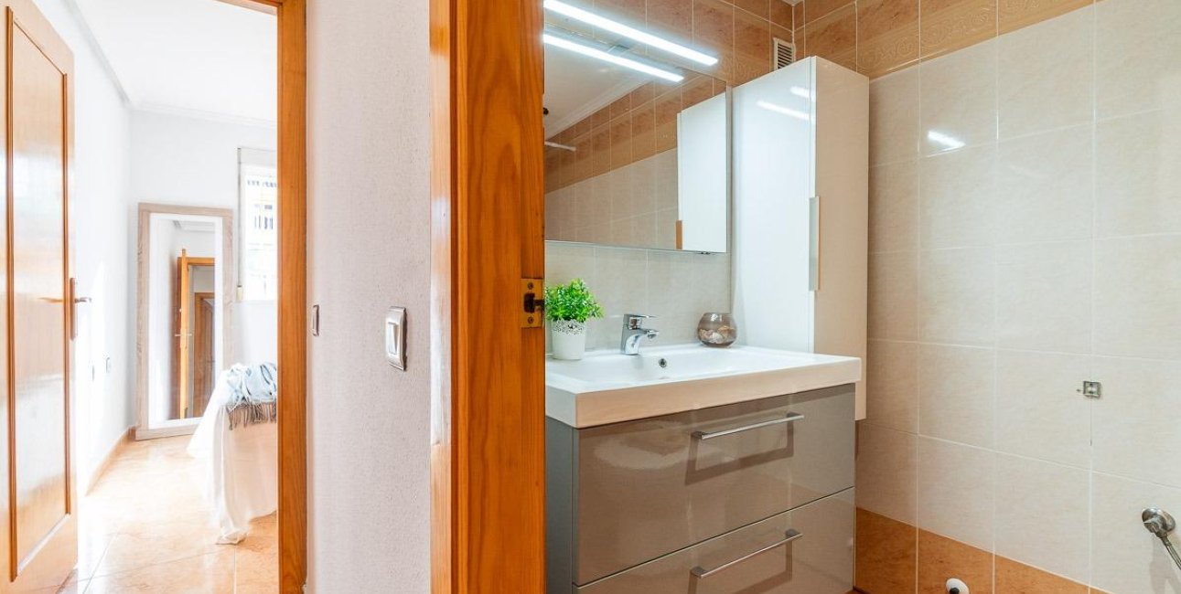 Resale - Villa -
Torrevieja - Torretas  - La Siesta - El Limonar