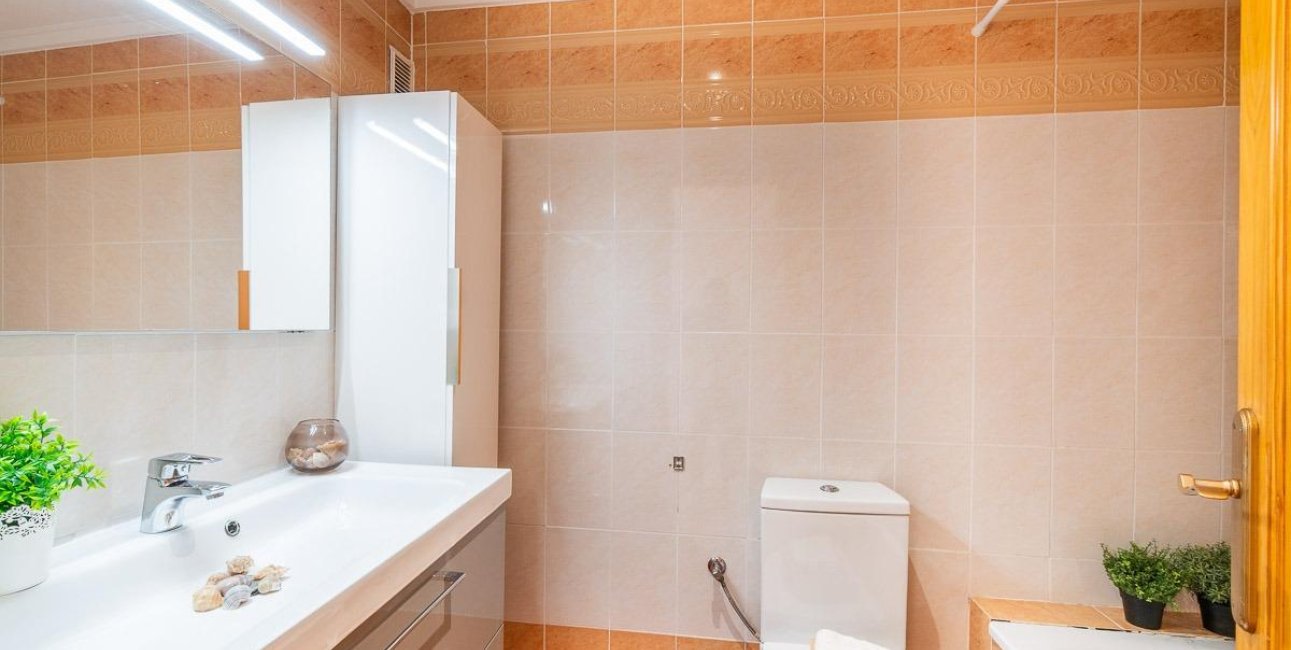 Resale - Villa -
Torrevieja - Torretas  - La Siesta - El Limonar