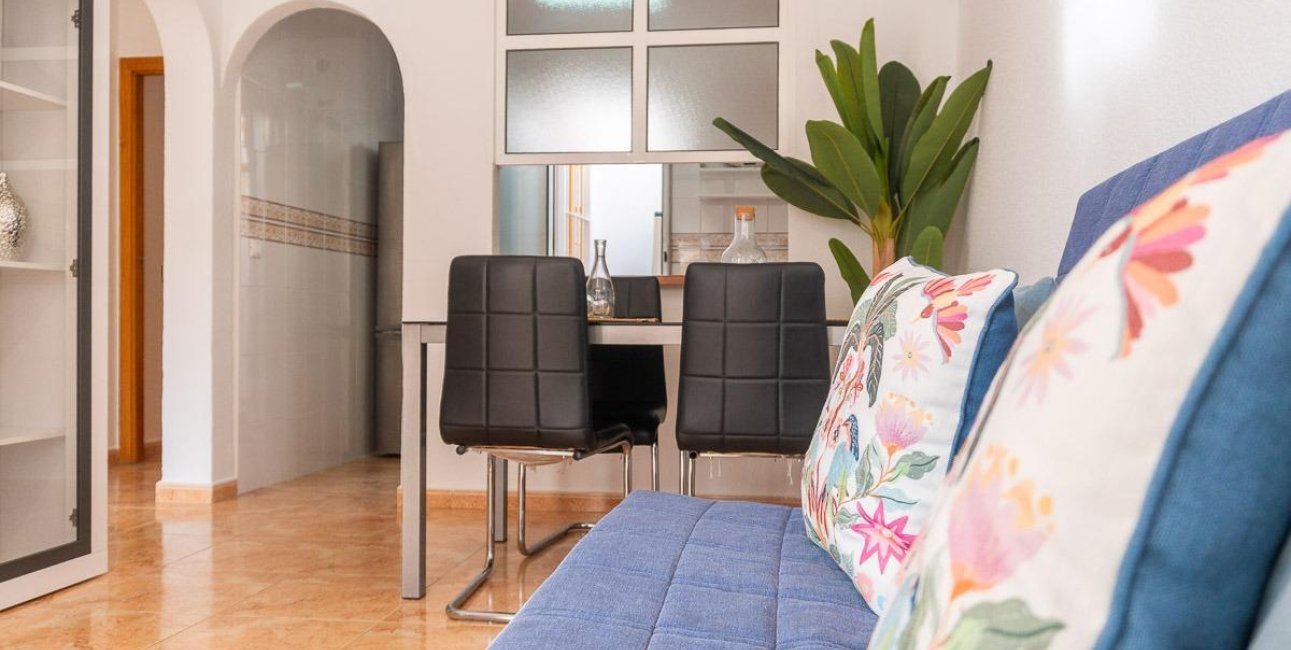 Resale - Villa -
Torrevieja - Torretas  - La Siesta - El Limonar