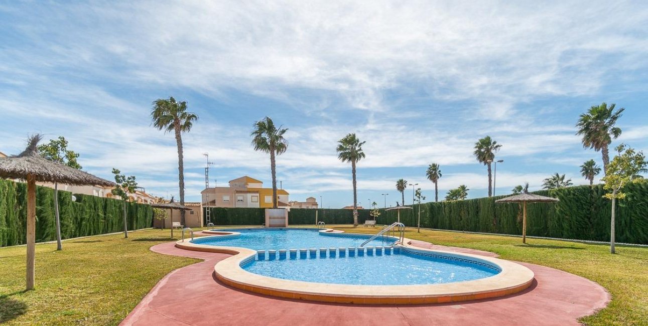 Resale - Villa -
Torrevieja - Torretas  - La Siesta - El Limonar