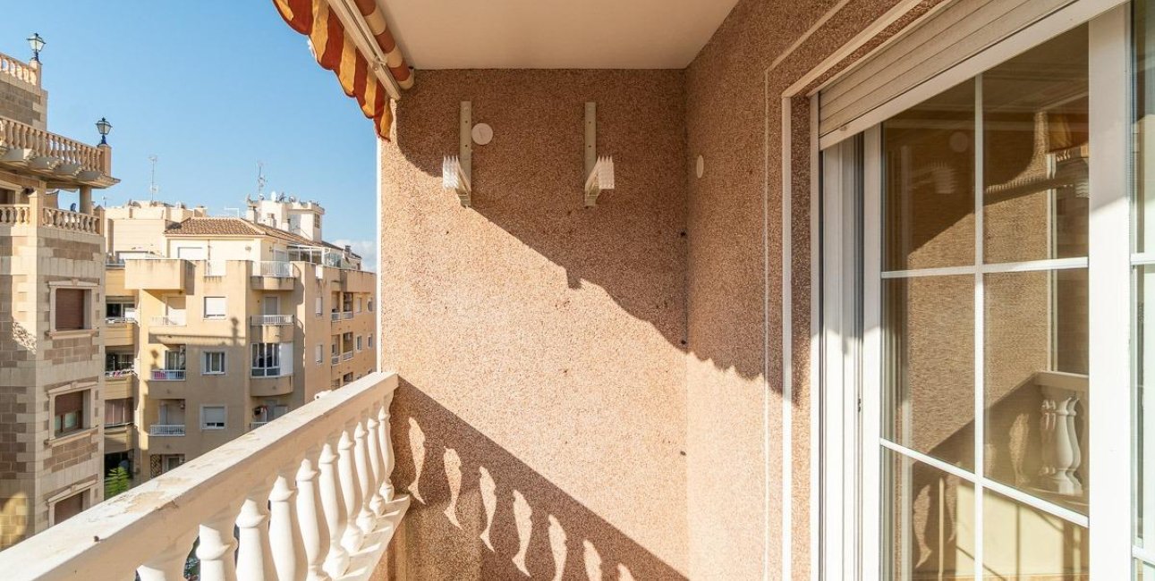 Resale - Apartment / flat -
Torrevieja - Centro