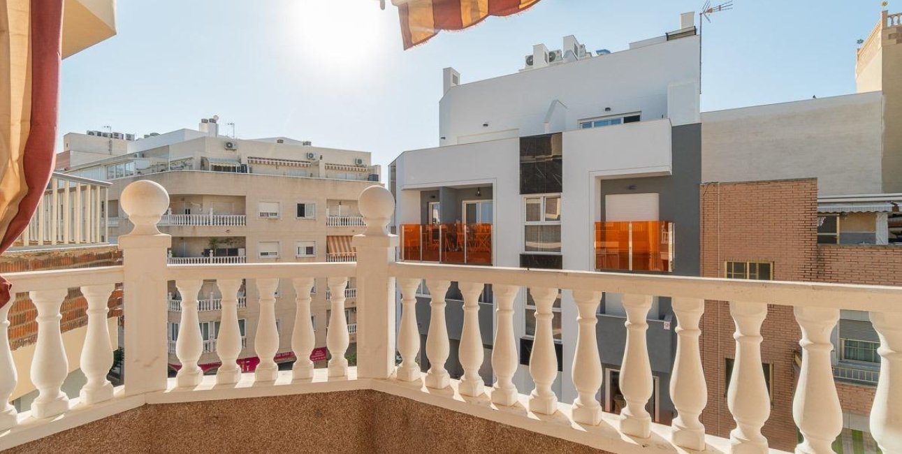 Resale - Apartment / flat -
Torrevieja - Centro
