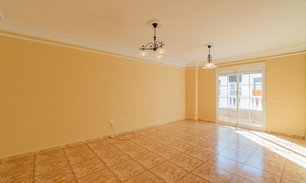 Resale - Apartment / flat -
Torrevieja - Centro