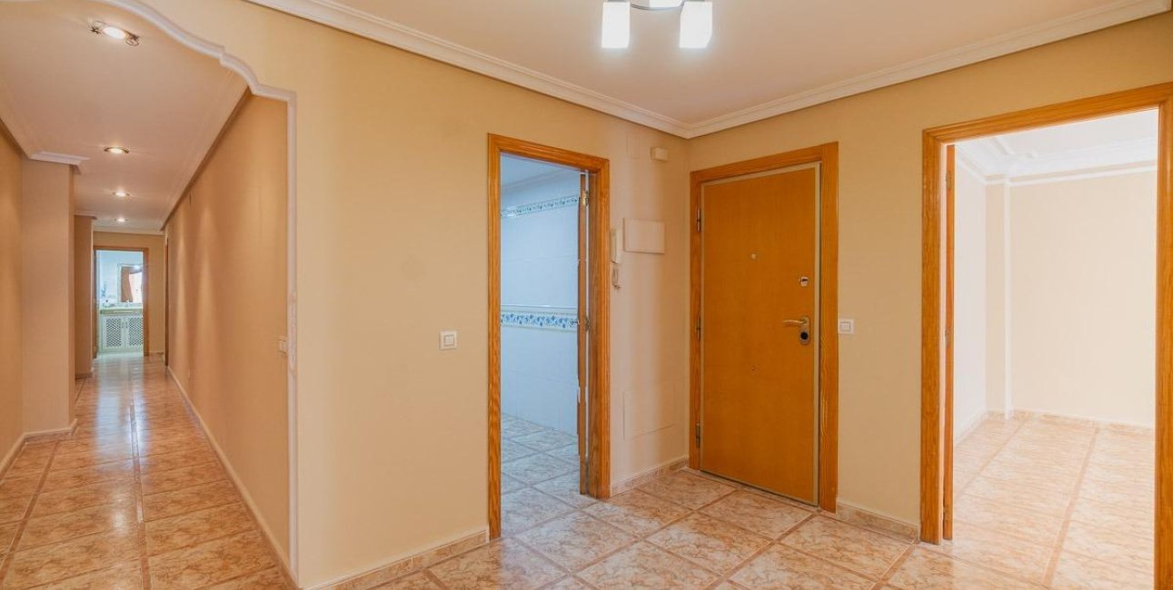 Resale - Apartment / flat -
Torrevieja - Centro