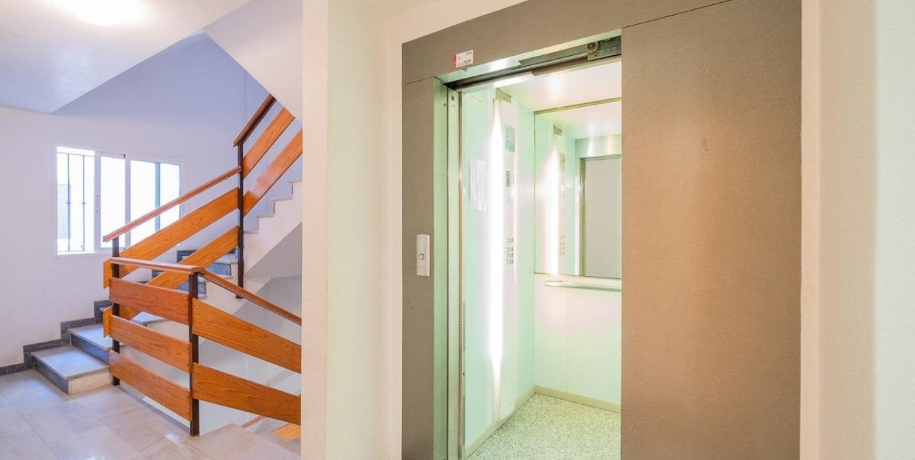 Resale - Apartment / flat -
Torrevieja - Centro