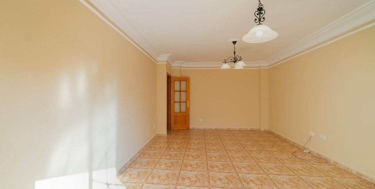 Resale - Apartment / flat -
Torrevieja - Centro