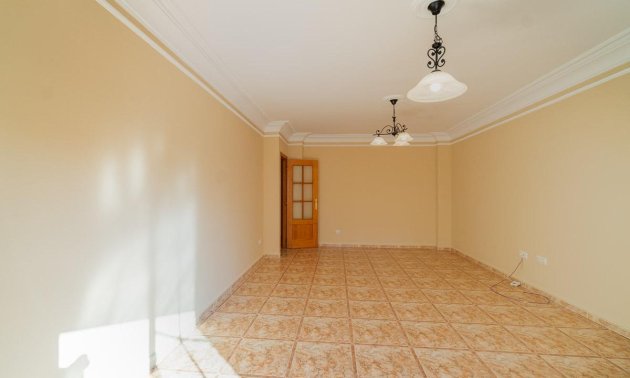 Resale - Apartment / flat -
Torrevieja - Centro