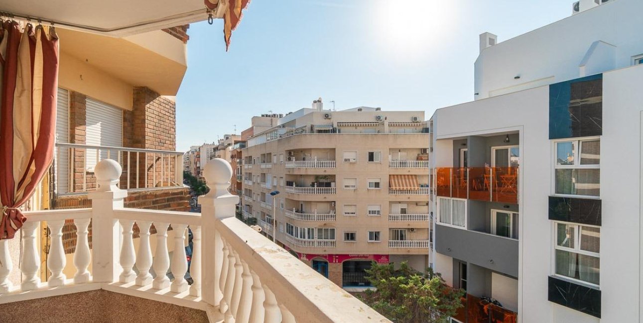 Resale - Apartment / flat -
Torrevieja - Centro