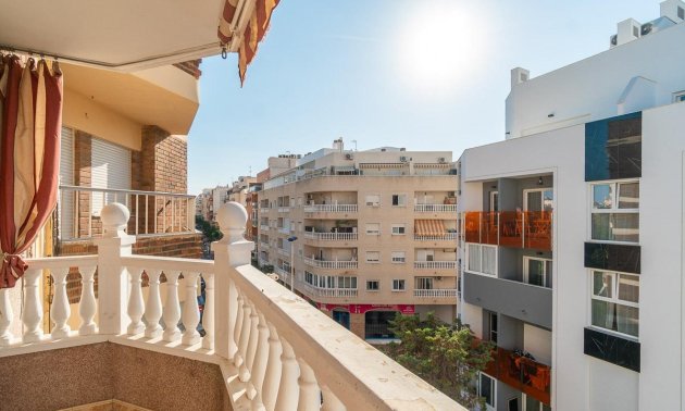 Resale - Apartment / flat -
Torrevieja - Centro