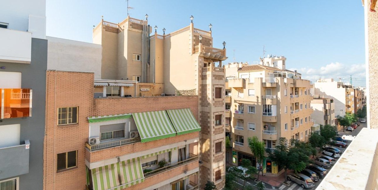 Resale - Apartment / flat -
Torrevieja - Centro