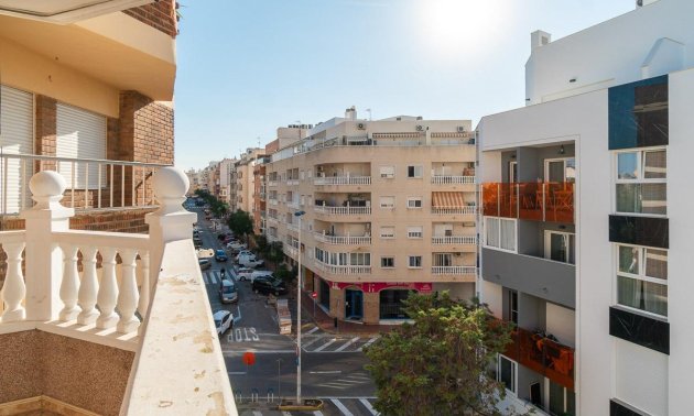 Resale - Apartment / flat -
Torrevieja - Centro